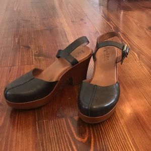 Black & brown leather Kork-Ease closed toes shoes